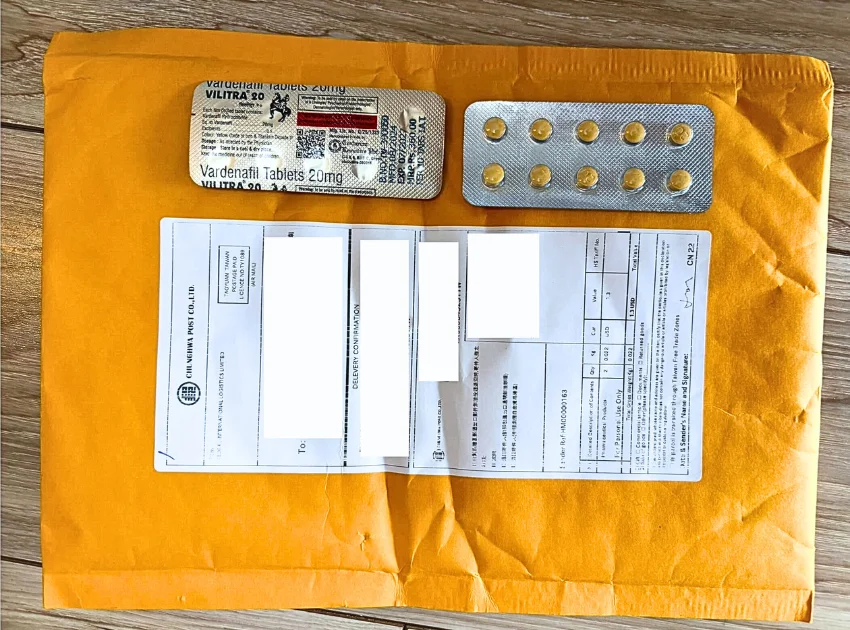 ビリトラ (Vilitra)が届いた際の包装紙とビリトラ (Vilitra)が10錠入ったシートの表面と裏面