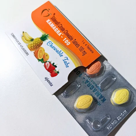 カマグラチュアブル(KAMAGRA Chewable)100mgの箱からシートを半分ちょっと出した写真