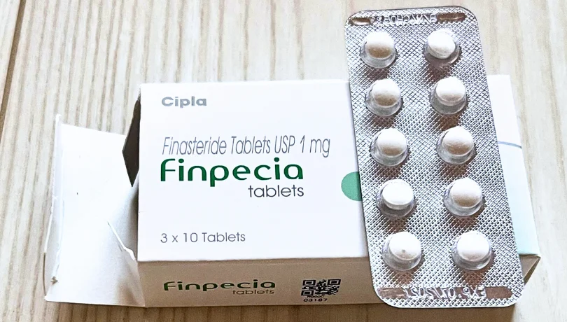 フィンペシア(Finpecia)の箱と10錠入っているシート