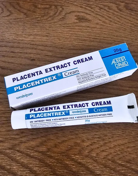 プラセントレックスクリーム(PLACENTREX Cream / ヒトプラセンタクリーム)の箱とチューブ
