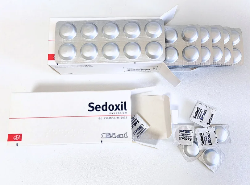 セドキシル(Sedoxil)の箱、10錠入りシート6枚と10錠シートを1錠ずつ切り離した錠剤