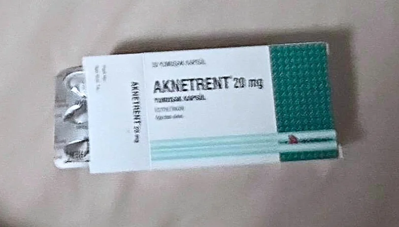 アクネトレント(AKNETRENT)20mgの箱