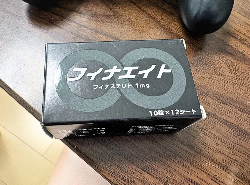 フィナエイト(FINAEIGHT)の箱