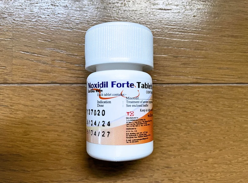 ノキシジルフォルテ(Noxidil Forte)のボトル
