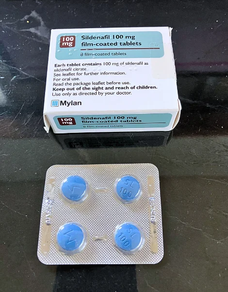 シルデナフィル(Sildenafil)100mgの箱とシート