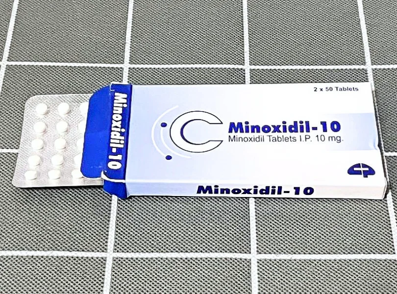 ミノキシジルタブレット(Minoxidil Tablets)の箱とシート