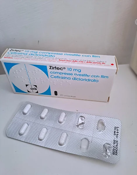 ジルテック(Zirtec)10mgの箱とシート