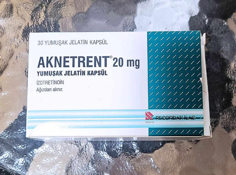 アクネトレント(AKNETRENT)20mgの箱