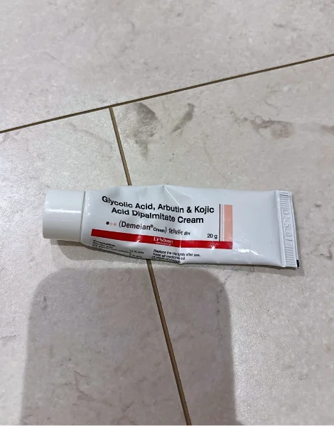 デメランクリーム(Demelan Cream)のチューブ