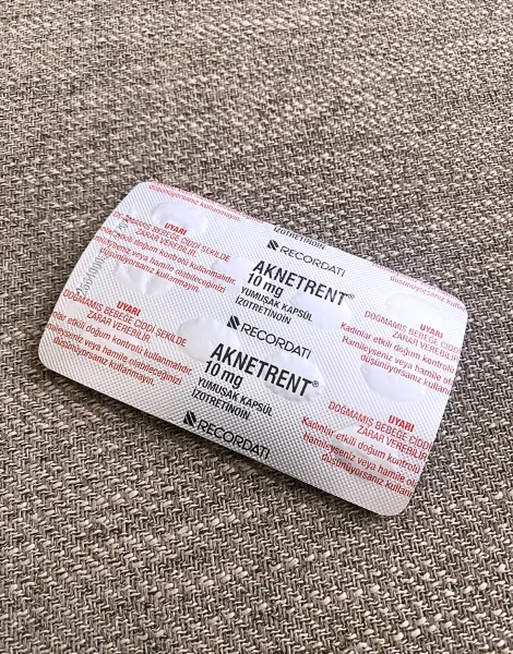 アクネトレント(AKNETRENT)10mgのシート