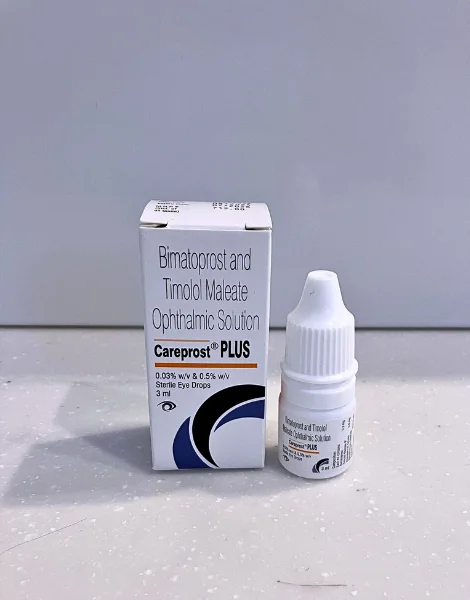ケアプロストプロス(Careprost PLUS)の箱とボトル