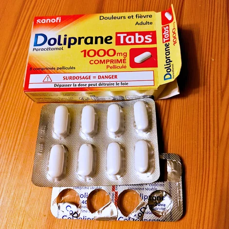 ドリプラン(Doliprane)1000mgの箱とシート2枚(表・裏)