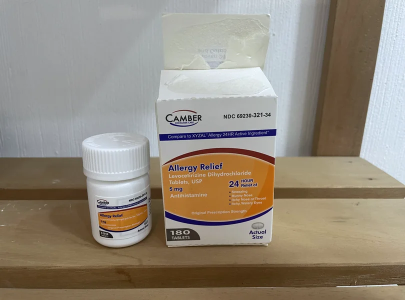 カンバー アレルギーリリーフ（Camber Allergy Relief）5mg のボトルと箱