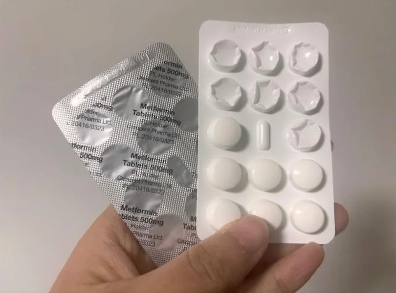 メトホルミンタブレット(Metformin Tablets)500mg の箱とシート