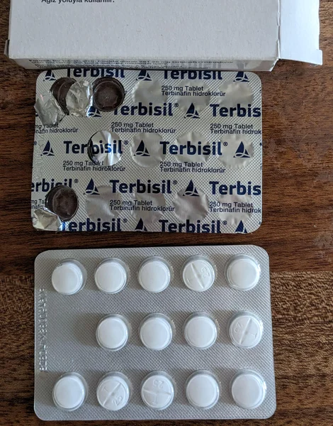 テルビシル（Terbisil）250mg の箱とシート