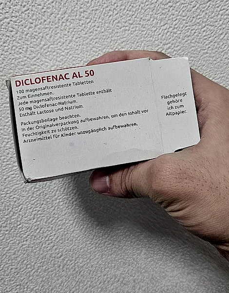 ボルタレン（DICLOFENAC AL）50mg の箱