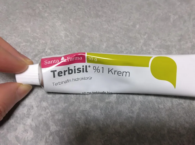 テルビシルクリーム(Terbisil)1% のチューブ