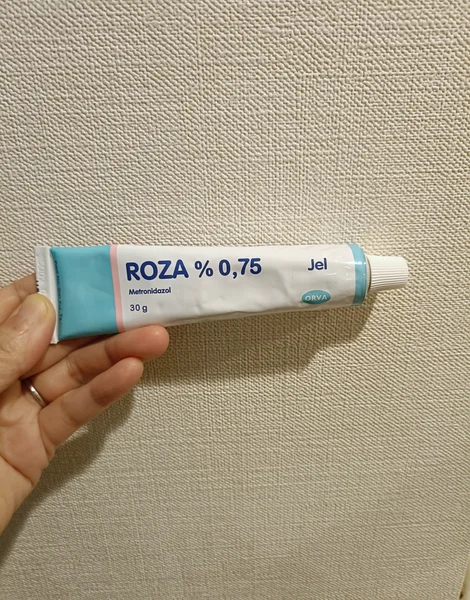 ロザジェル(ROZA Jel)0.75% のチューブ
