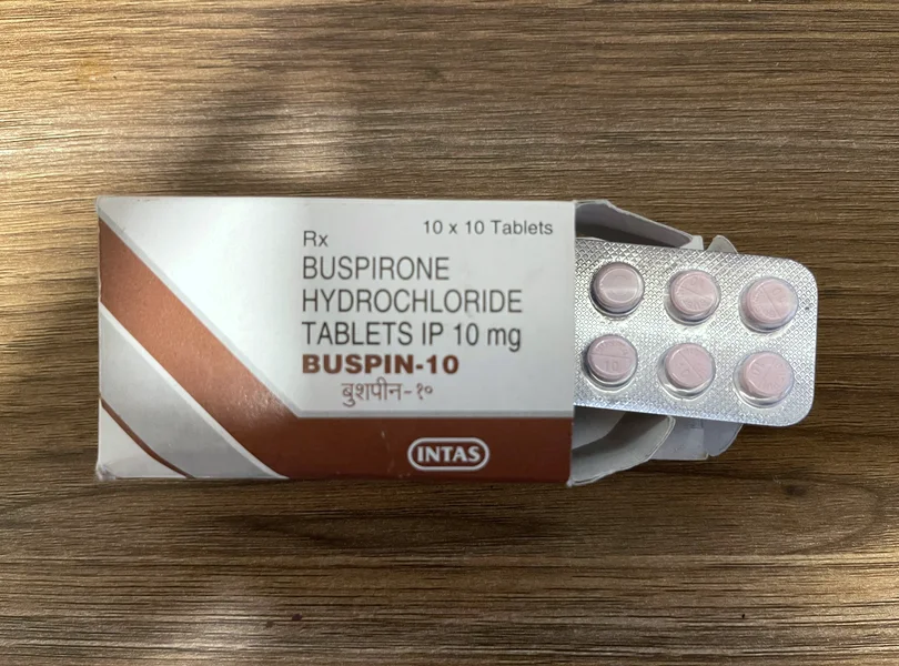 バスピン(BUSPIN)10mg の箱とシート