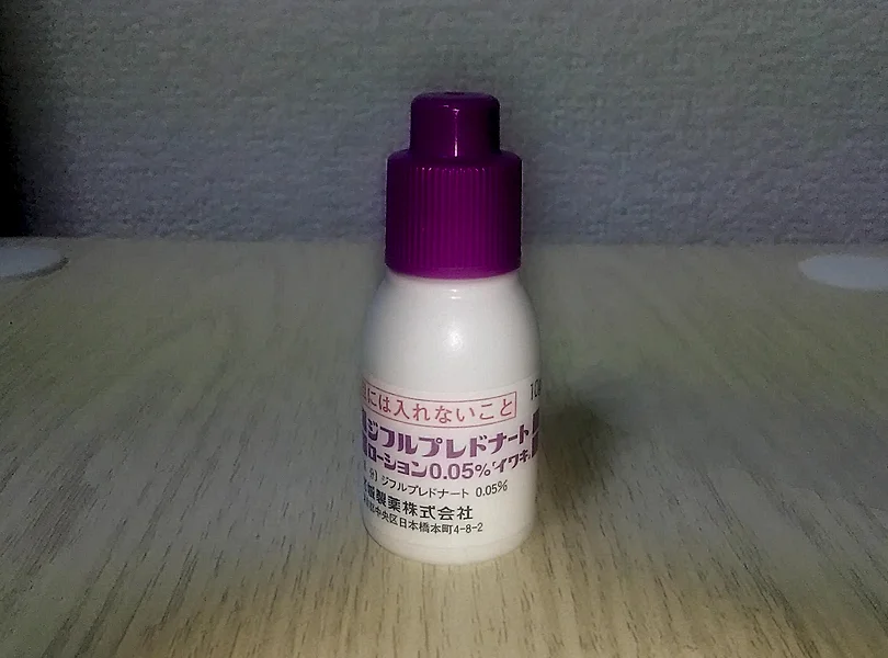 ジフルプレドナート 0.05% のボトル