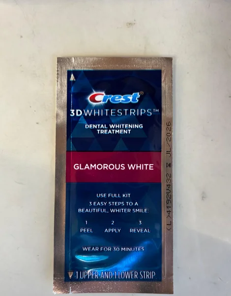 ホワイトニングシート(Crest 3D Whitestrips Glamorous White)のパウチ
