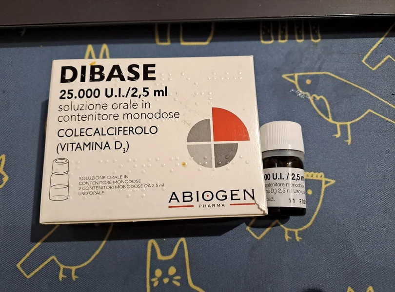 ディベース(DIBASE)25,000IU/2.5mL の箱とボトル