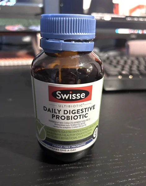 プロバイオティクス(swisse DAILY DIGESTIVE PROBIOTIC)のボトル