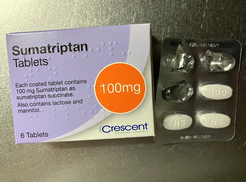 スマトリプタン（Sumatriptan）100mg の 箱とシート