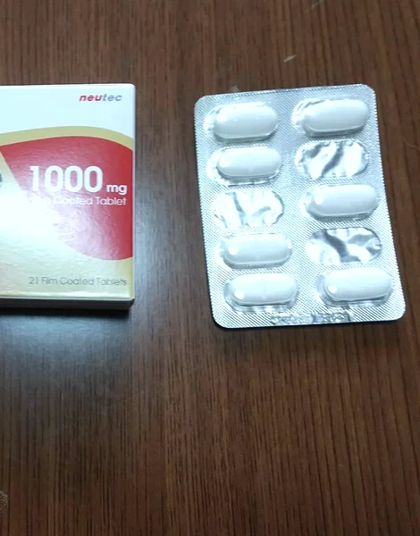 バクスバイア（Vaxvire）1000mg の 箱とシート