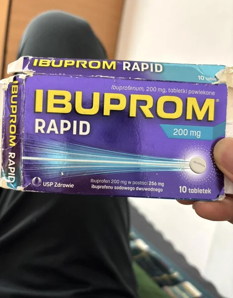 イブプロム ラピッド(IBUPROM RAPID)200mg の箱