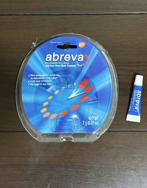 アブレバ(Abreva)の箱とチューブ
