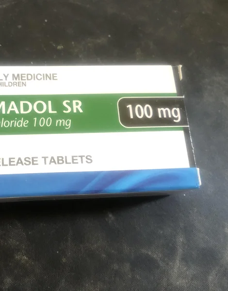 トラマドール(Apo-Tramadol SR)100mg の箱
