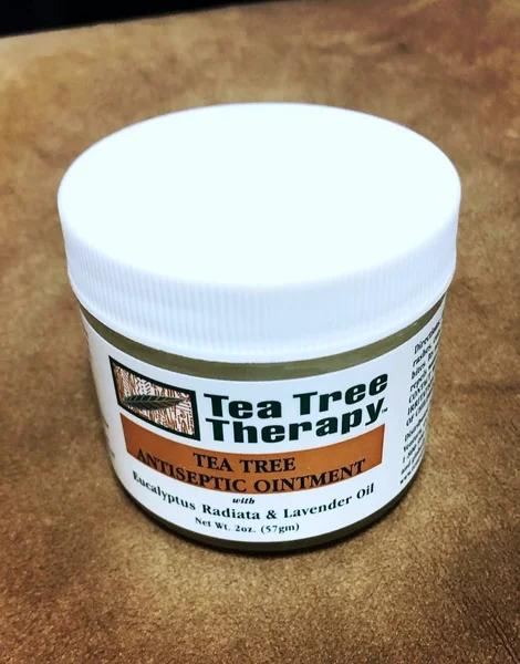 ティーツリー軟膏(Tea Tree Therapy)2oz のボトル