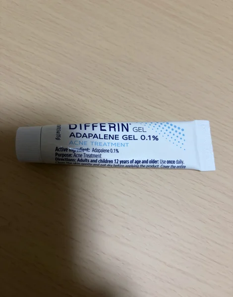 ディフェリン(Differin)0.1% のチューブ