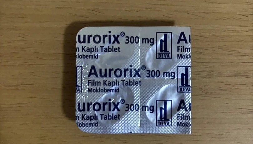 オーロリックス（Aurorix）300mg のシート