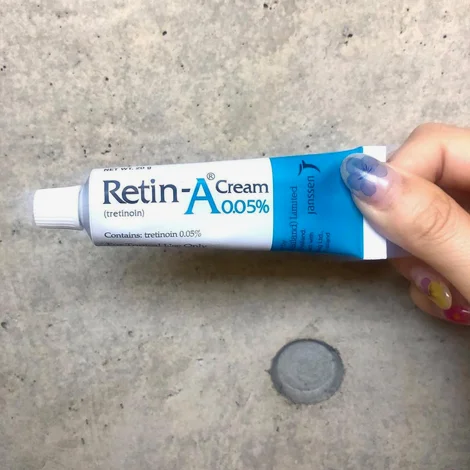 トレチノイン(Retin-A Cream)のチューブ