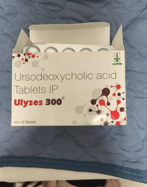 ウルソデオキシコール酸(Ursodeoxycholic acid)300mg の箱とシート