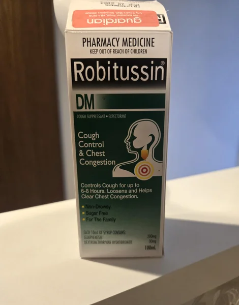 ロビタシンDM(Robitussin DM)100mL の箱