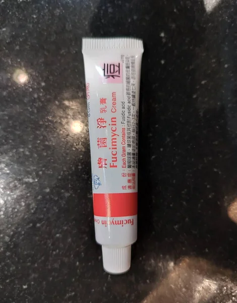 フシマイシン(Fucimycin)のチューブ