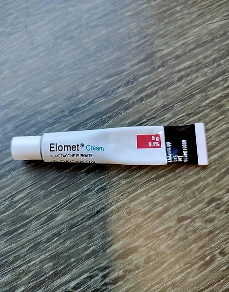 エロメット(Elomet)0.1% の チューブ
