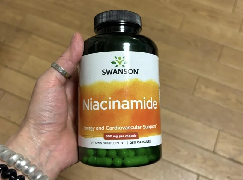 ナイアシンアミド(Niacinamide)500mg のボトル