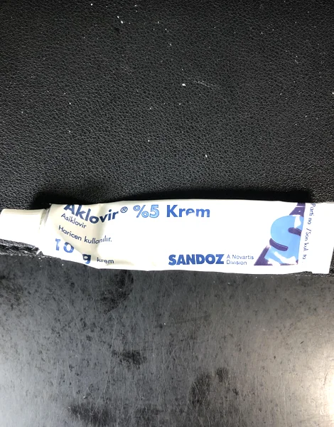 アクロビル（Aklovir）5% のチューブ