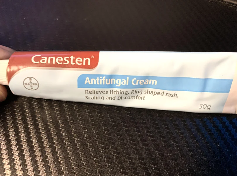 カーネステンクリーム(Canesten)30g のチューブ