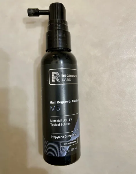 ミノキシジル(Minoxidil)5% のボトル