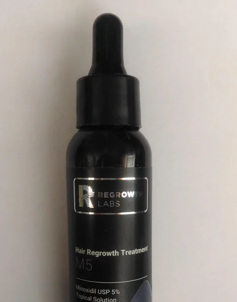 REGROWTH LABS M5(Minoxidil USP 5%)のボトルとスポイト